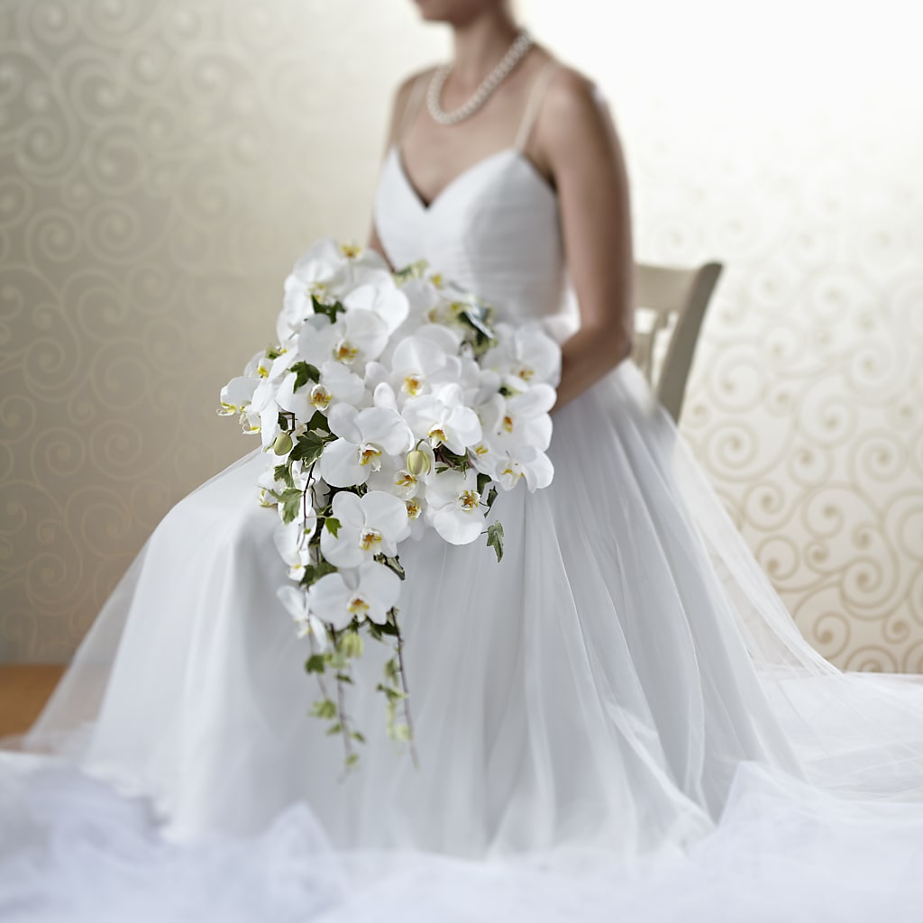 Classic White Bouquet – MARYCEL'S FLOWERS, Clifton NJ